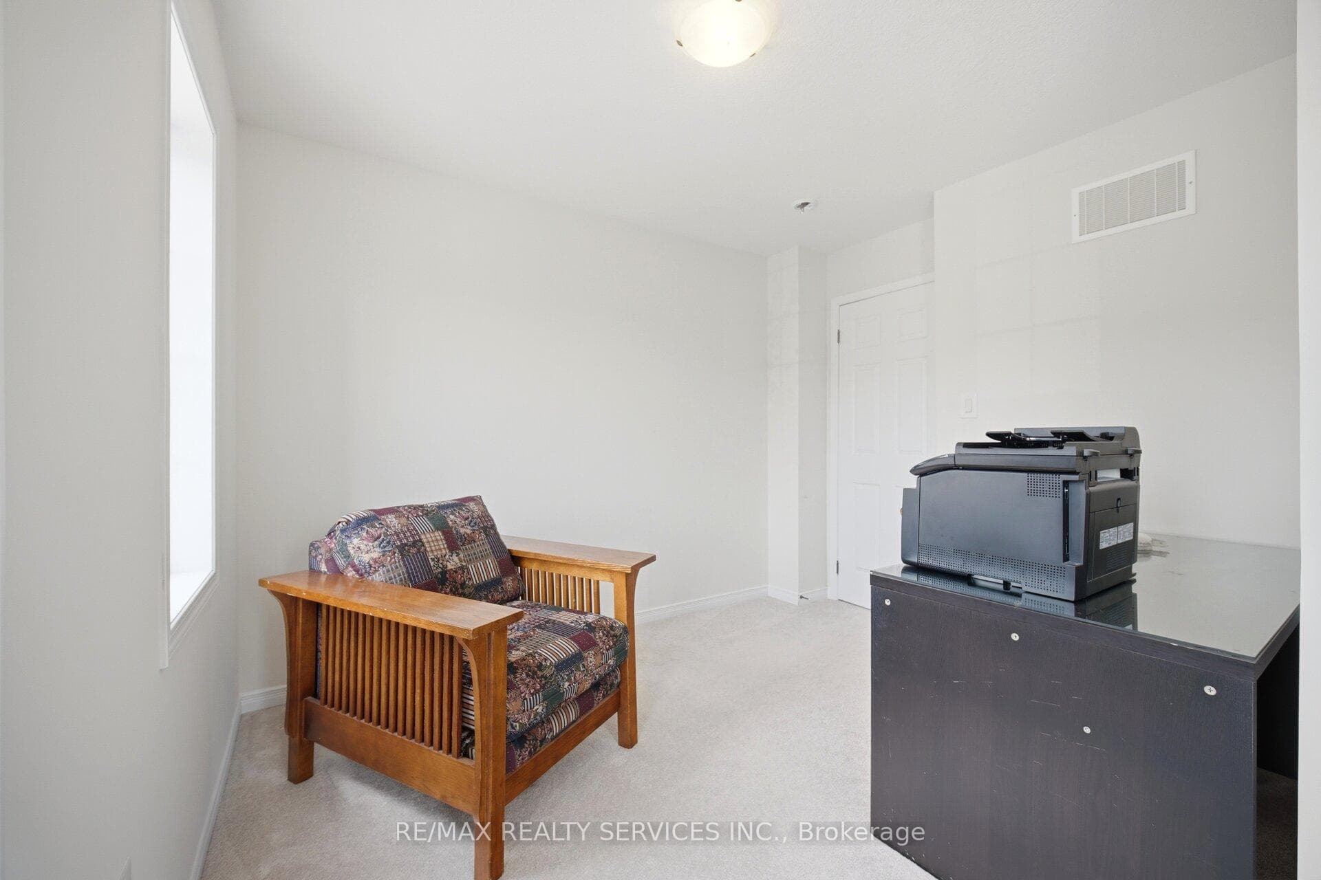 144 Baffin Crescent photo 32