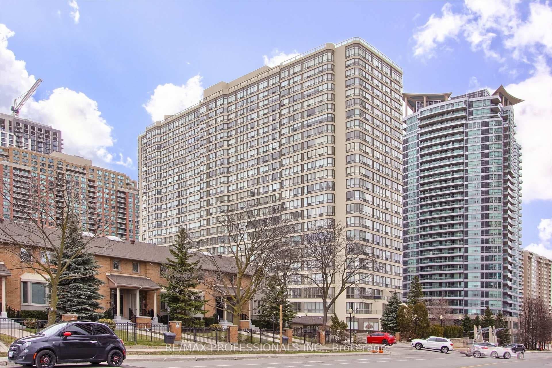 55 Elm Drive Unit 1511 photo 1