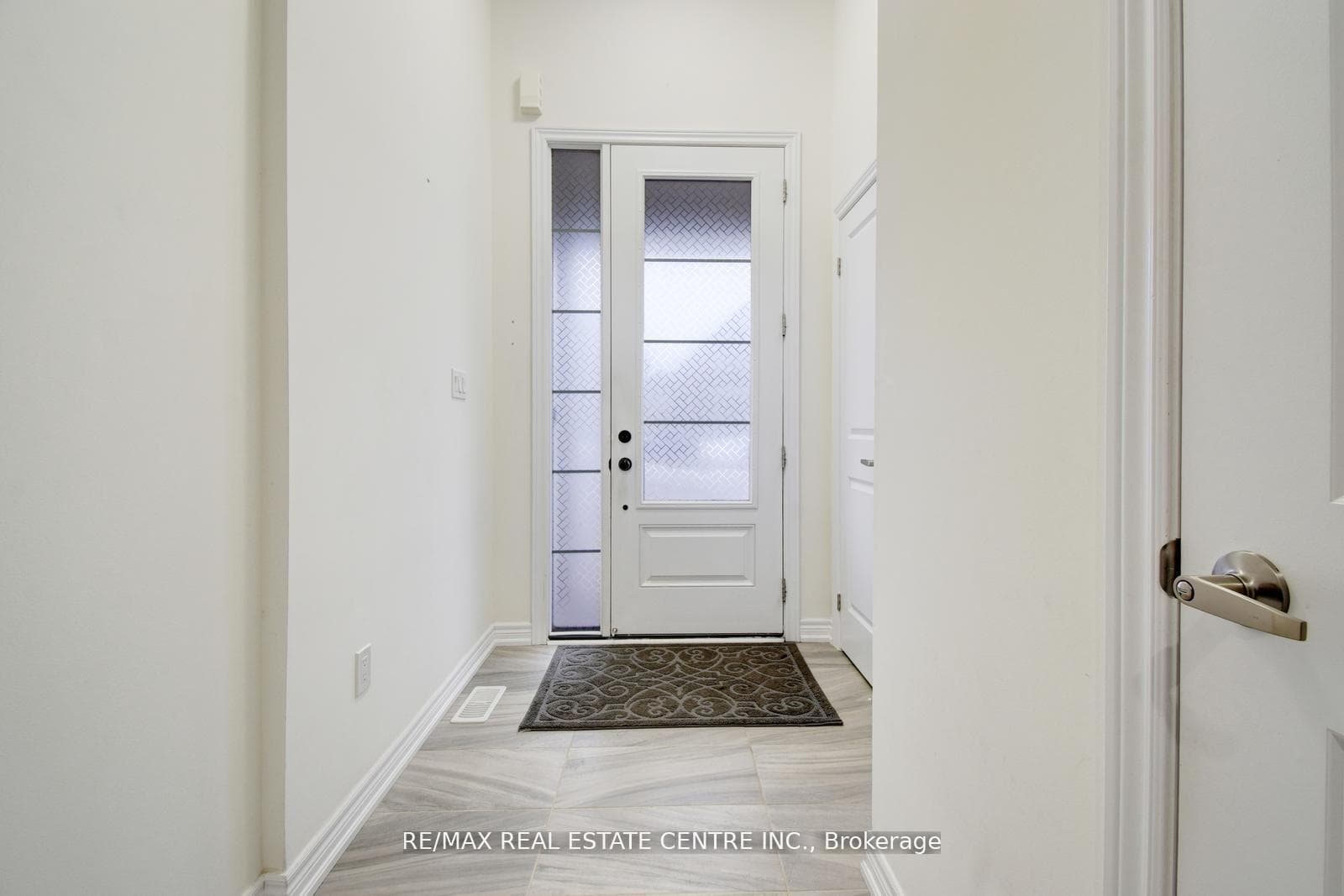 1369 Farmstead Drive photo 5