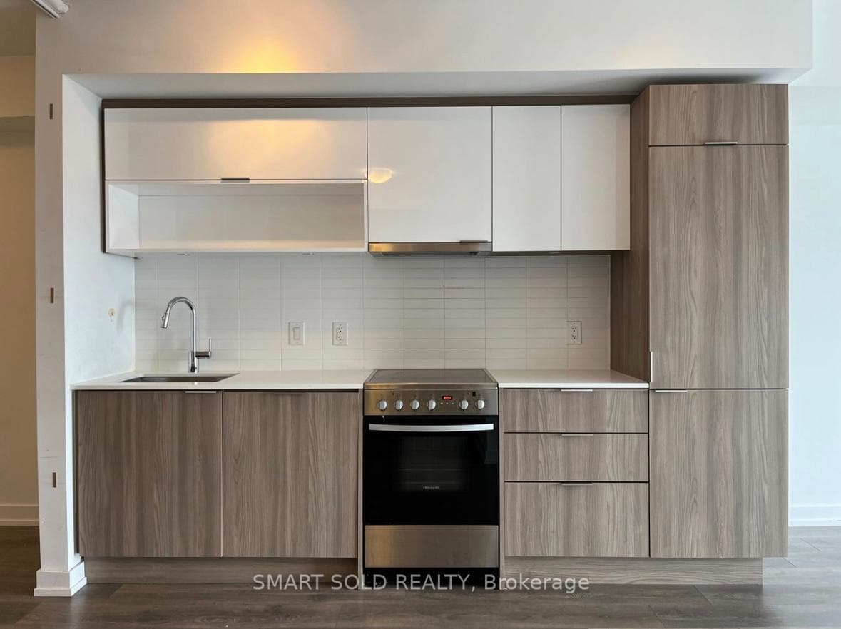 159 Wellesley Street Unit 1706 photo 2
