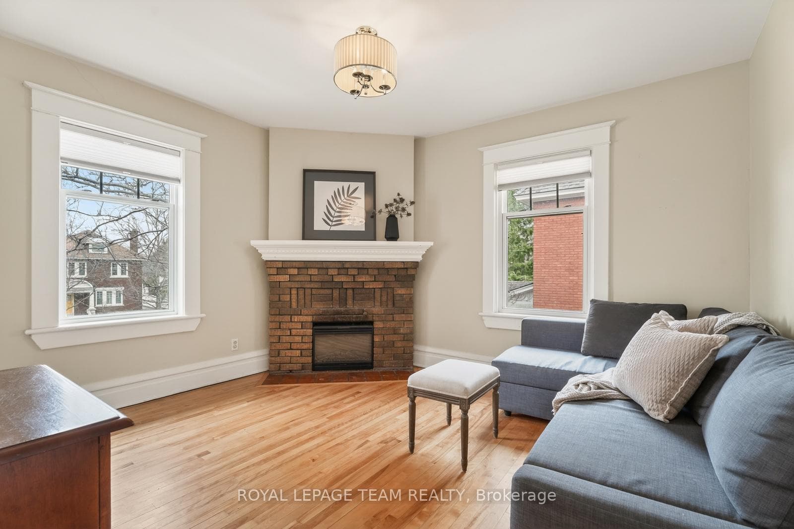 318 CLEMOW Avenue photo 19