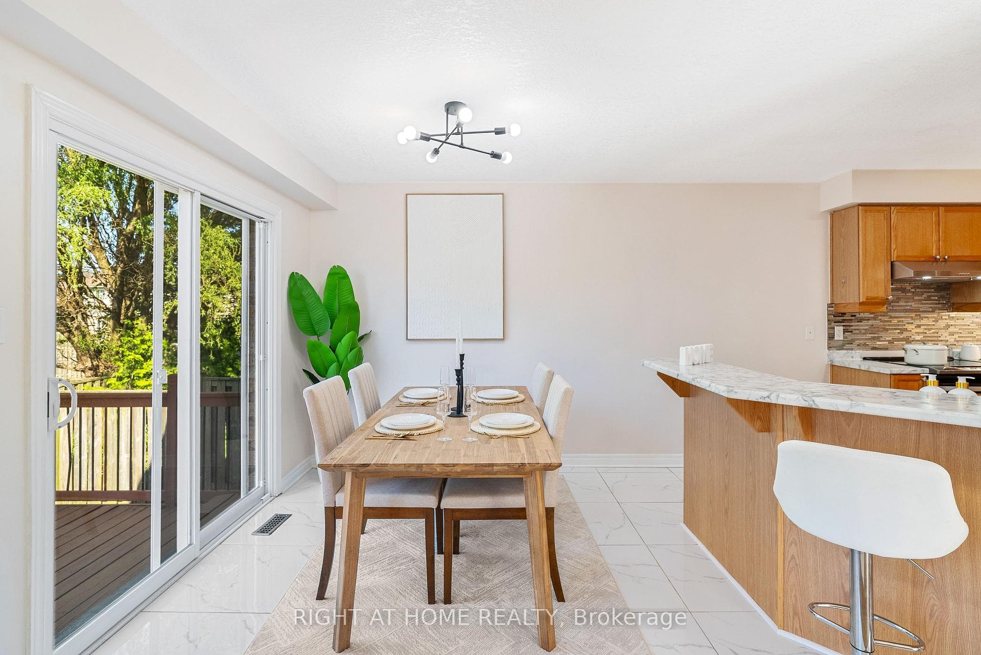 754 Hedgerow Place photo 17