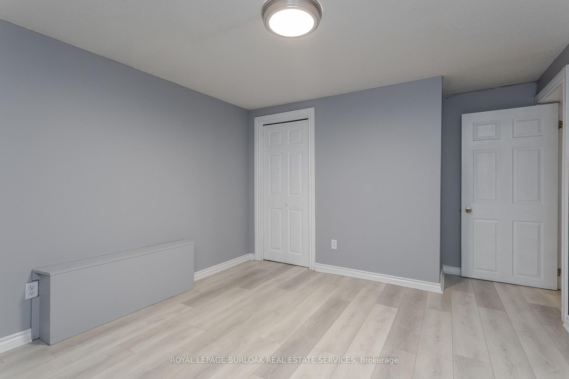 211 Hammersmith Court photo 32