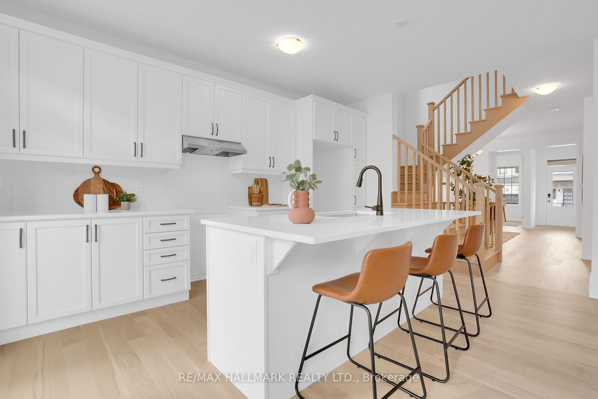 16 Foxley Heights photo 8