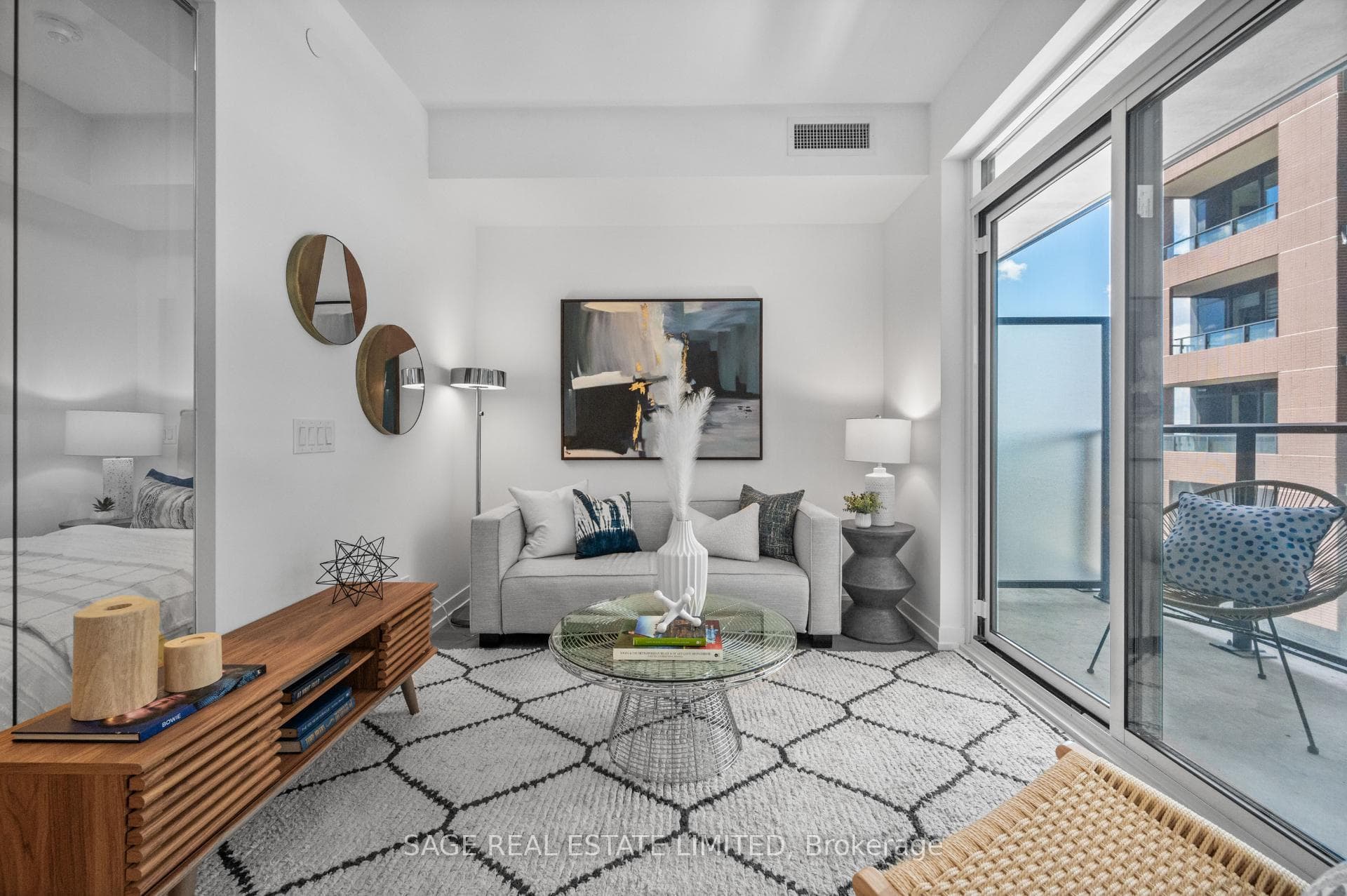 270 Dufferin Street Unit 711 photo 6