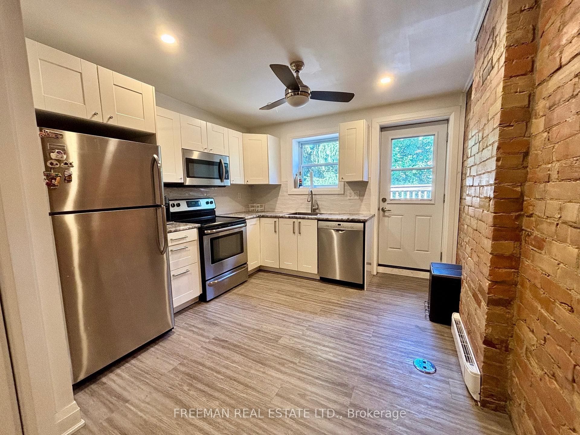 340 Howland Avenue Unit Upper photo 2
