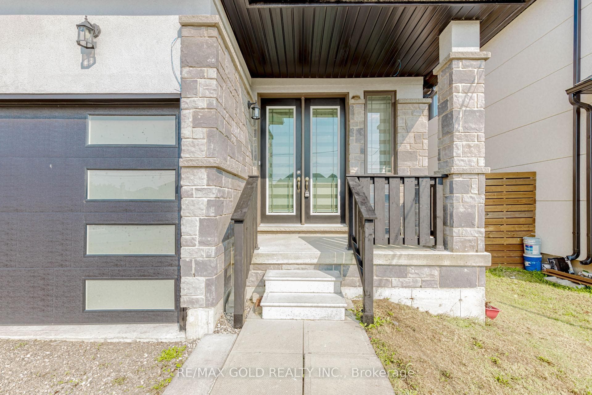61 Eleanor Avenue Unit Upstairs photo 2
