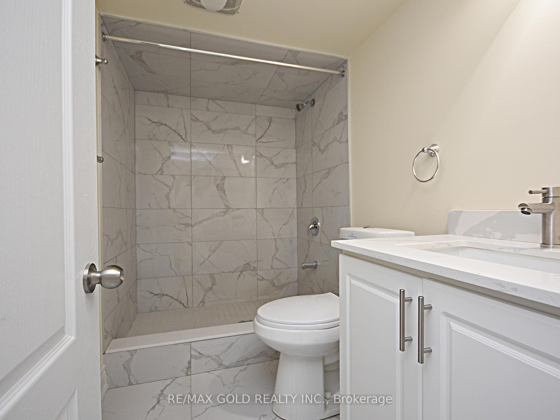 Full Washroom
