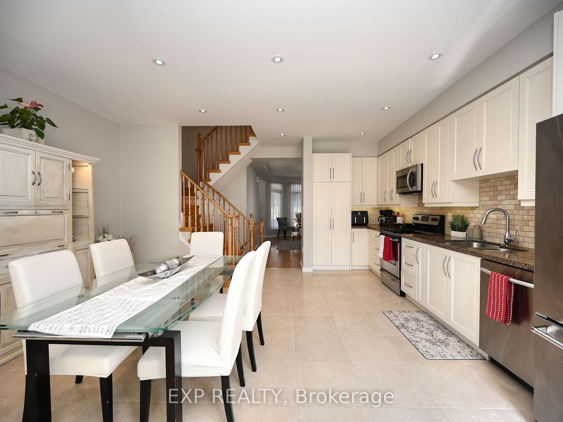 140 GATWICK Drive photo 16