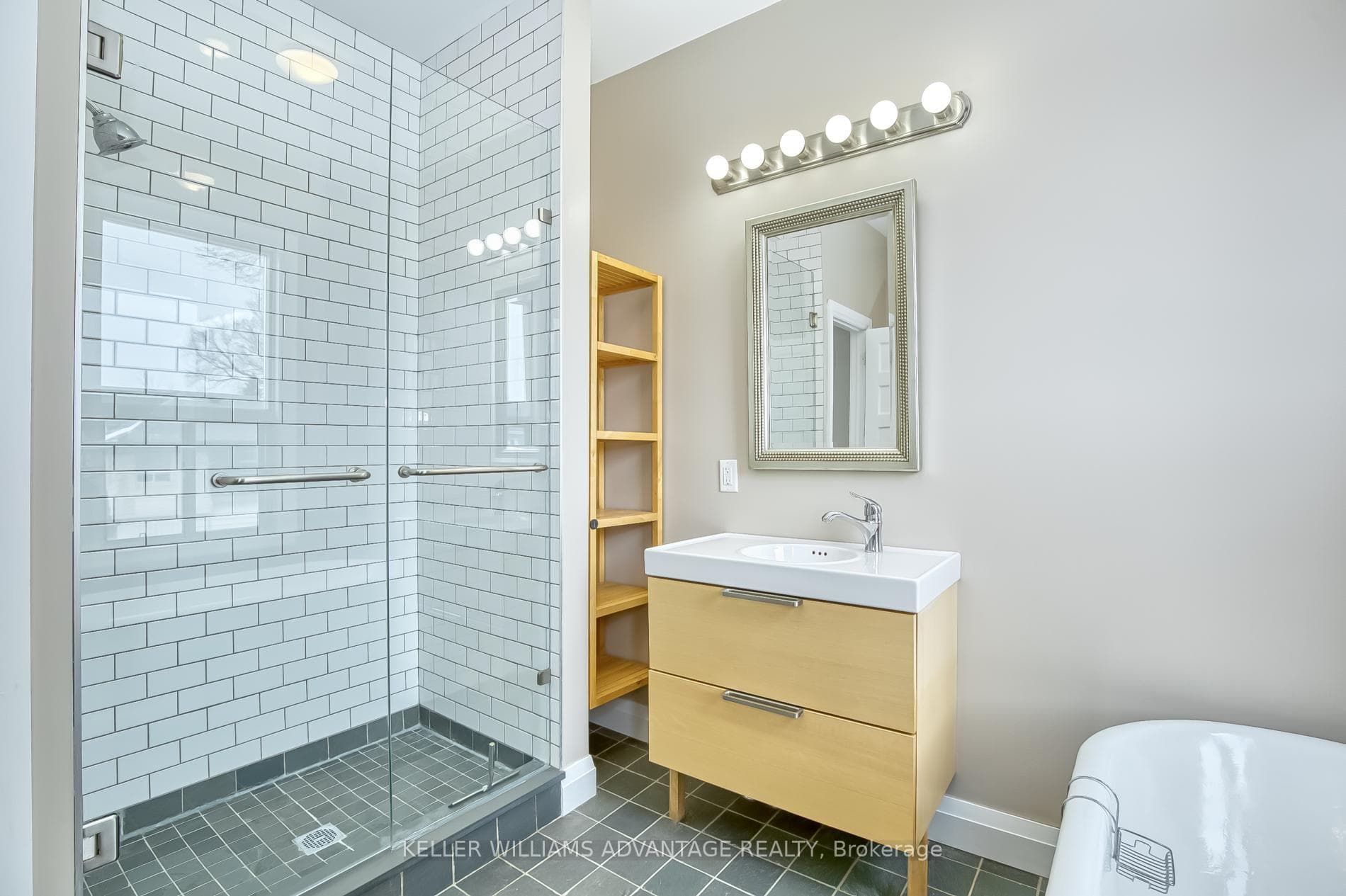 35 Queen Victoria Street Unit Upper photo 14