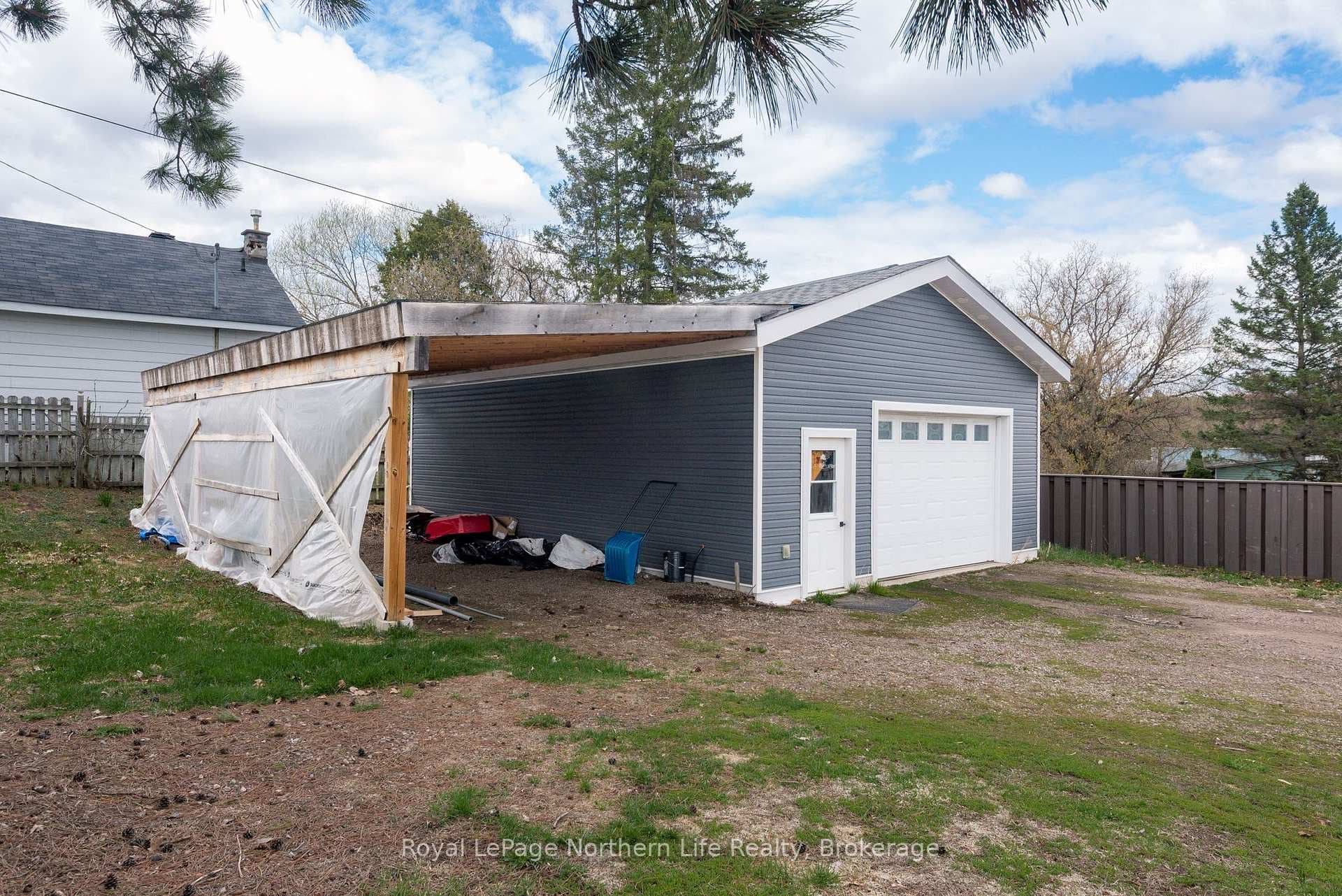 781 Brydges Street photo 8