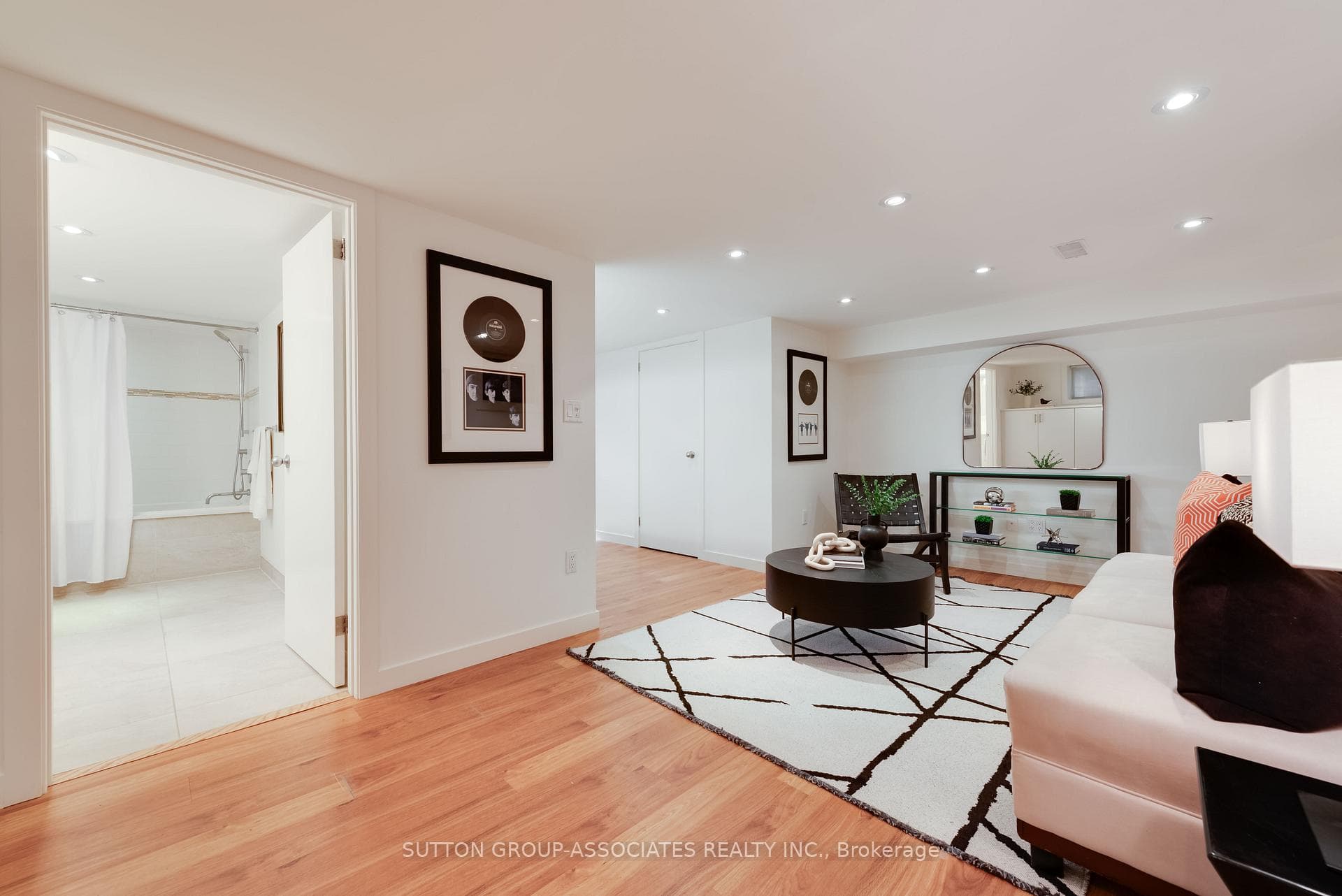 131 Pinewood Avenue photo 32