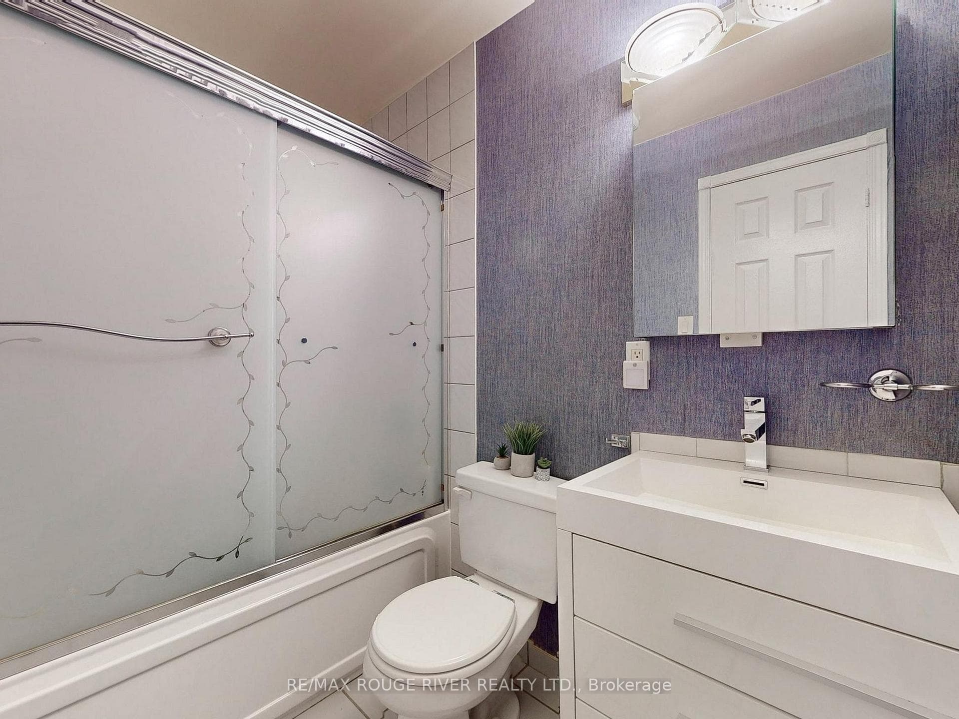 296 Burrows Hall Boulevard photo 13