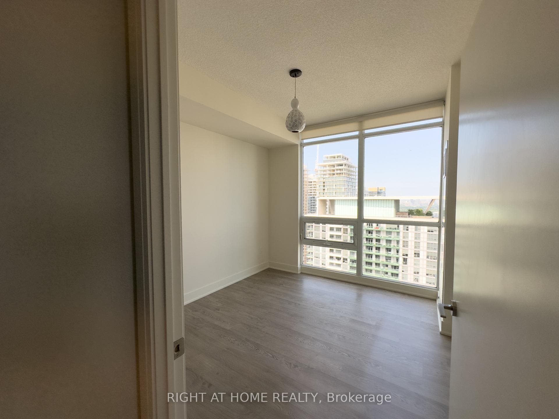 30 Roehampton Avenue Unit 3208 photo 7