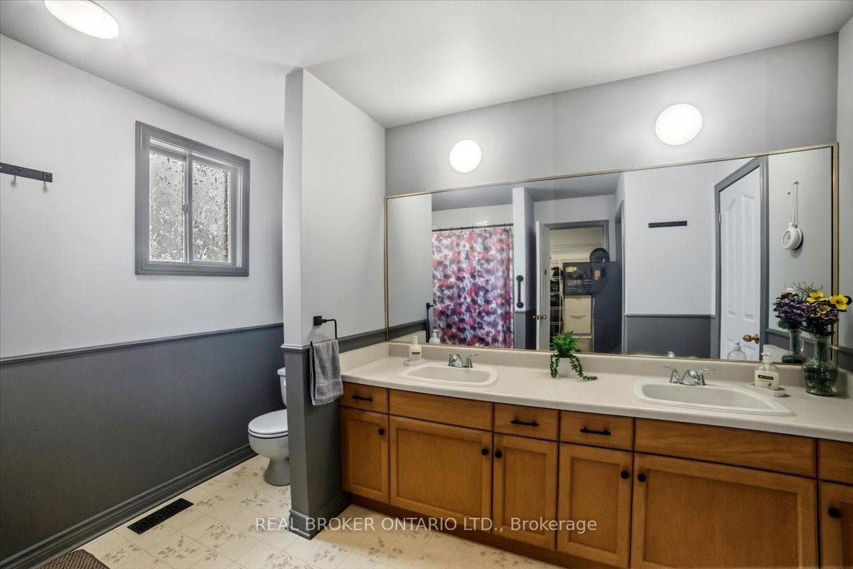 106 Spruceside Crescent photo 26