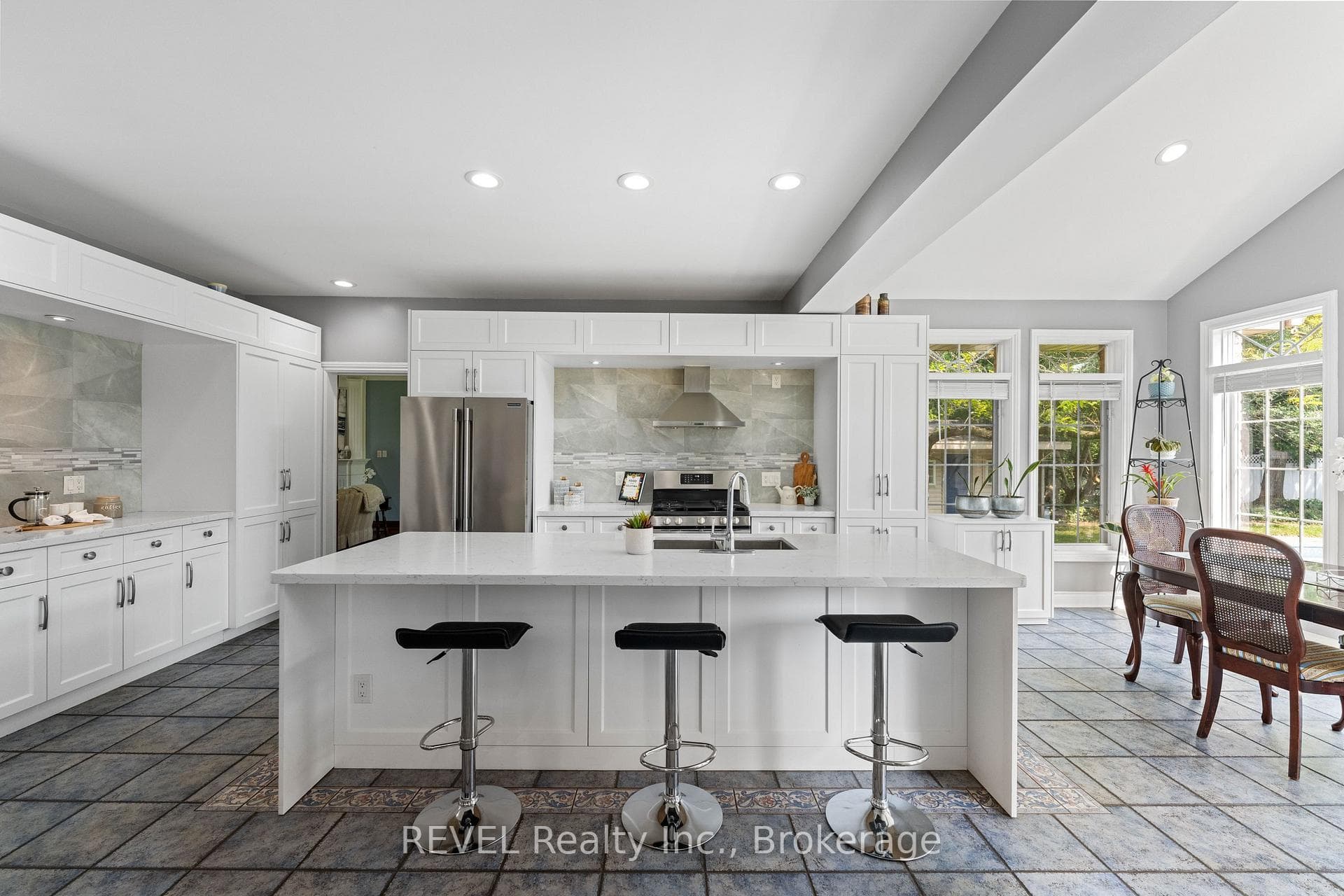 8055 Mount Carmel Boulevard photo 15