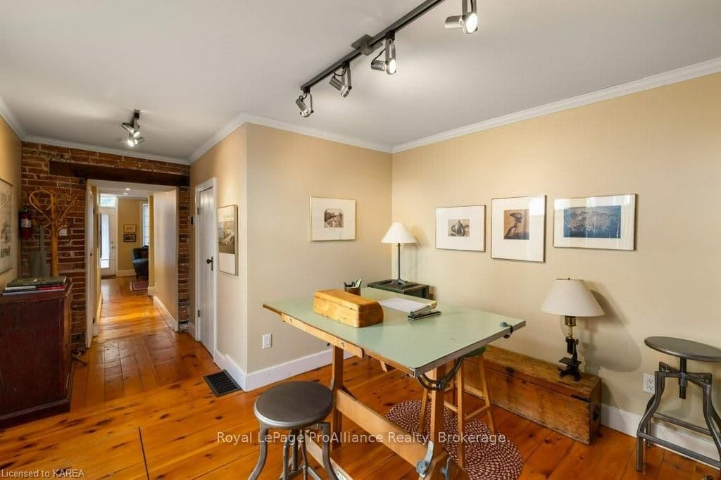 64 WELLINGTON Street photo 14