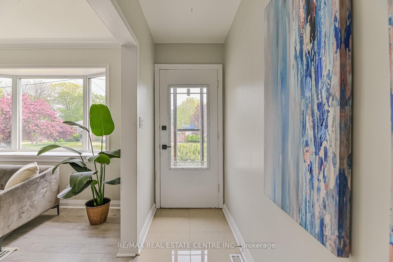 573 Exbury Crescent photo 5