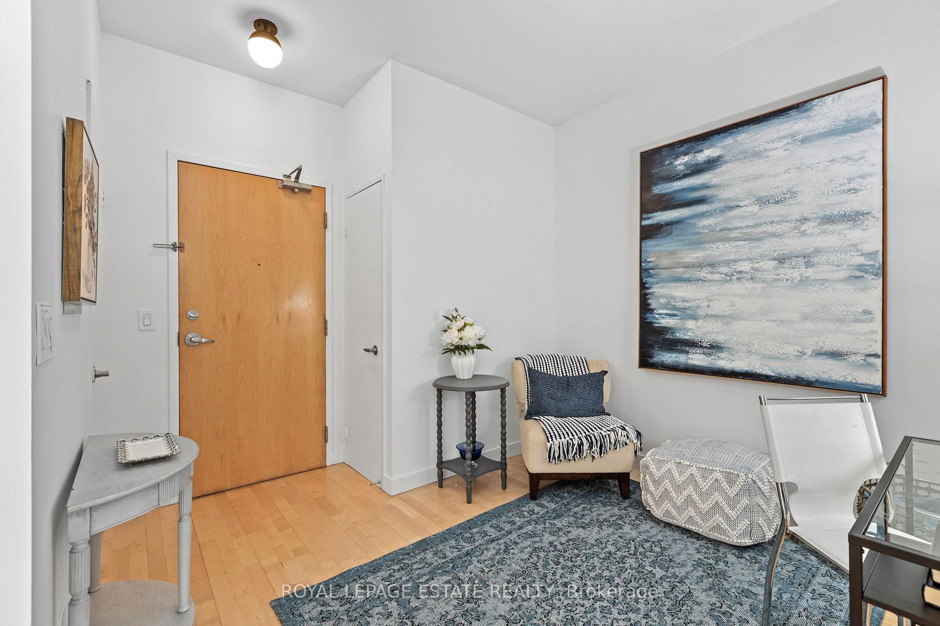 1375 Dupont Street Unit 302 photo 4