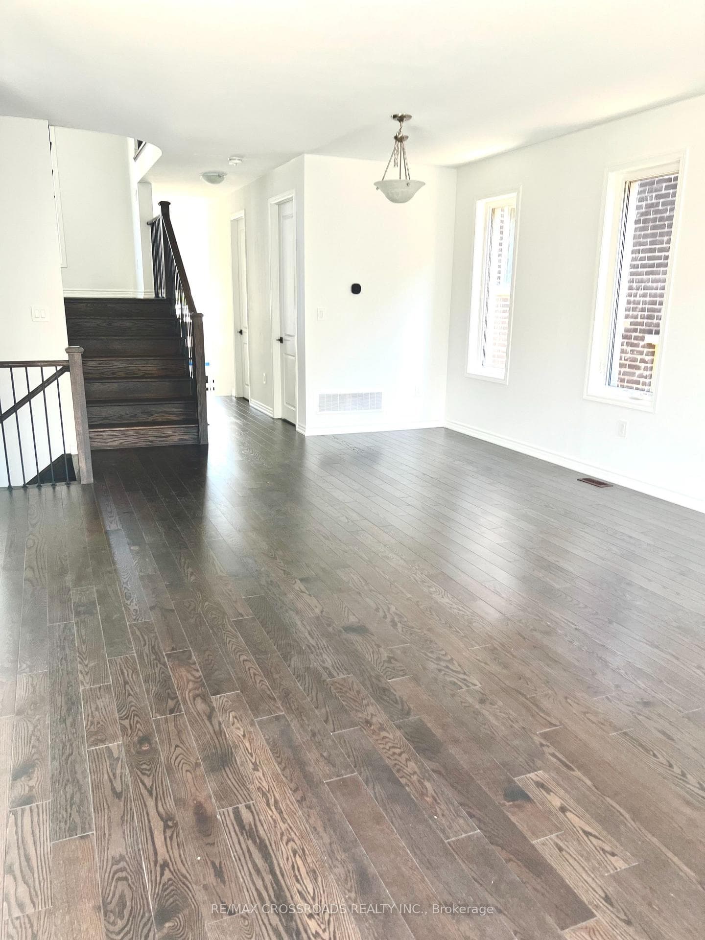 1421 Mockingbird Square photo 7