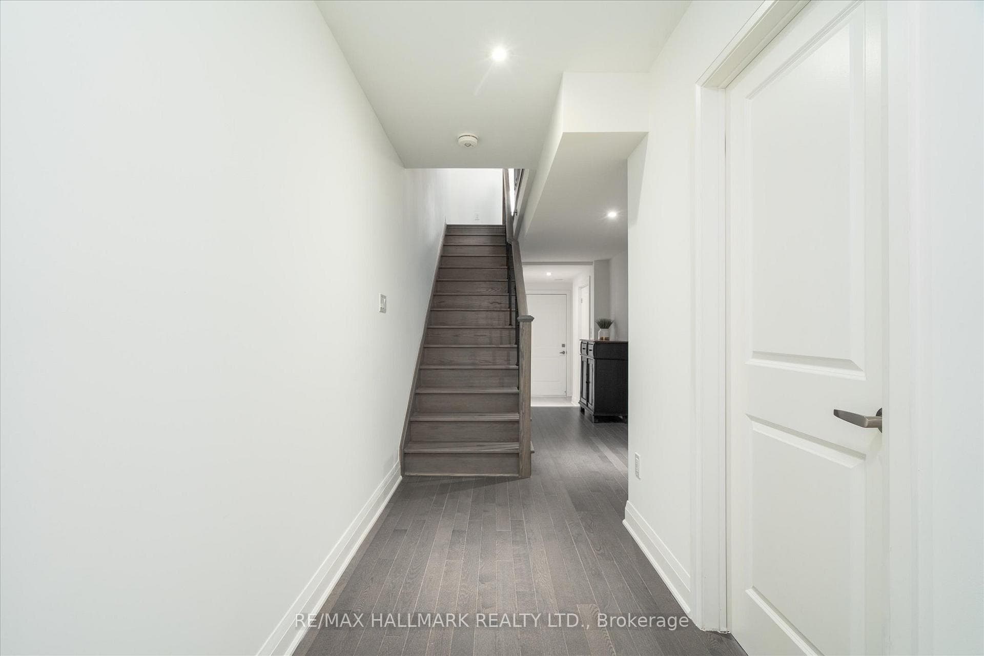 613 Port Darlington Road photo 4