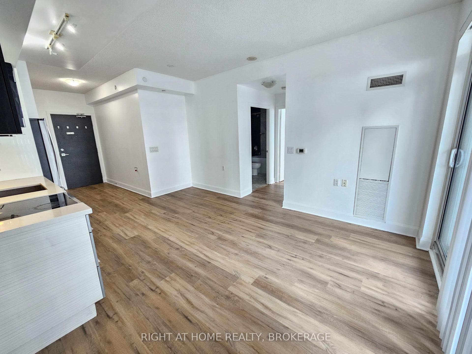 33 Shore Breeze Drive Unit 1902 photo 9