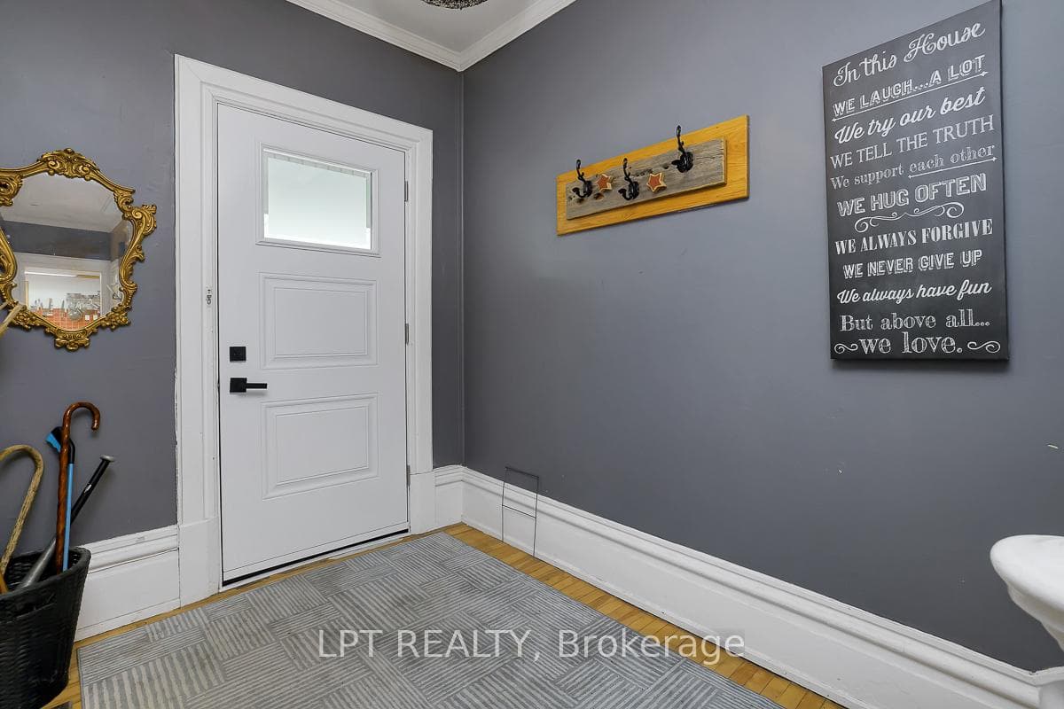 8197 Victoria Street photo 3