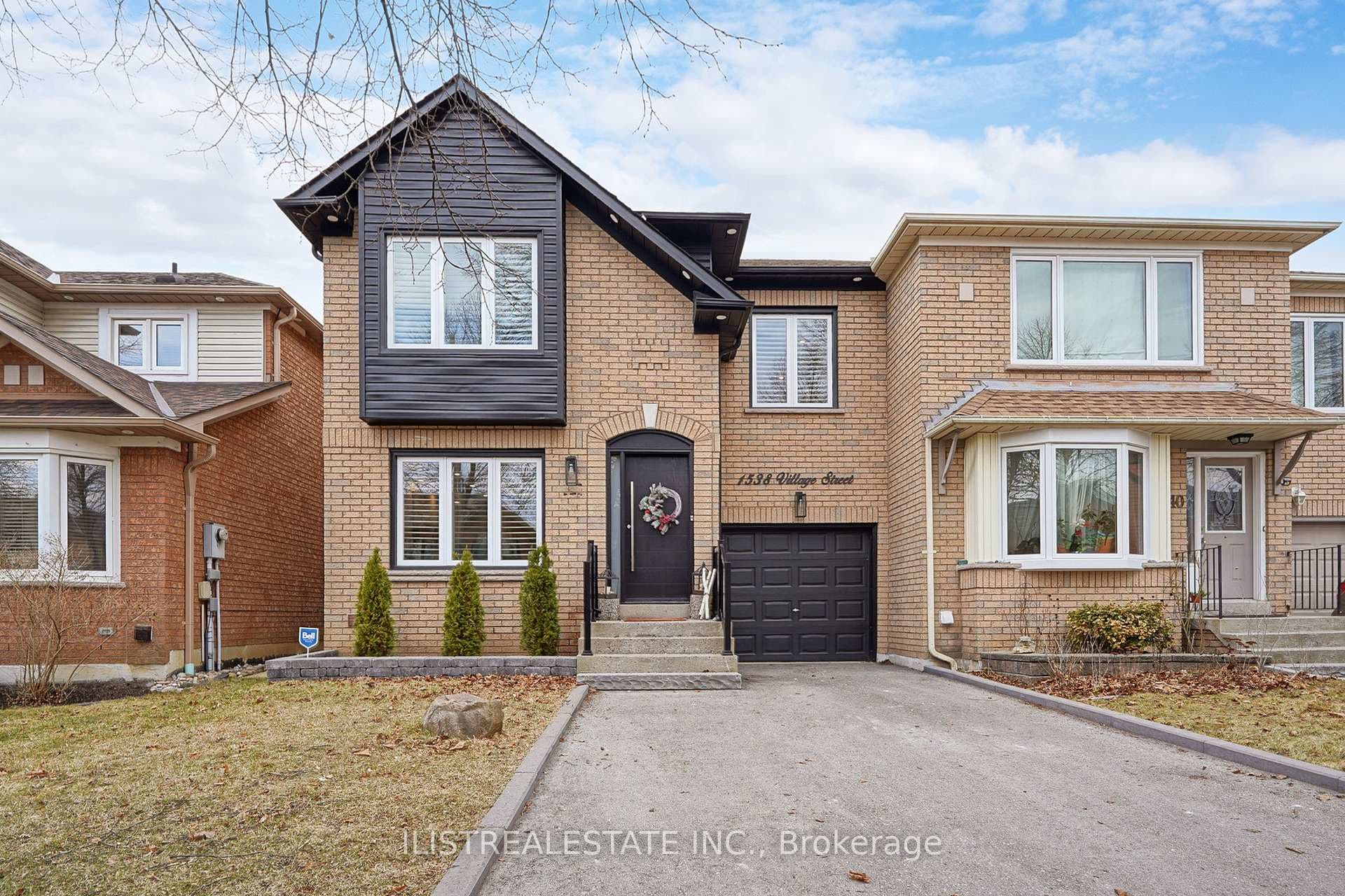 1538 Village Street photo 1