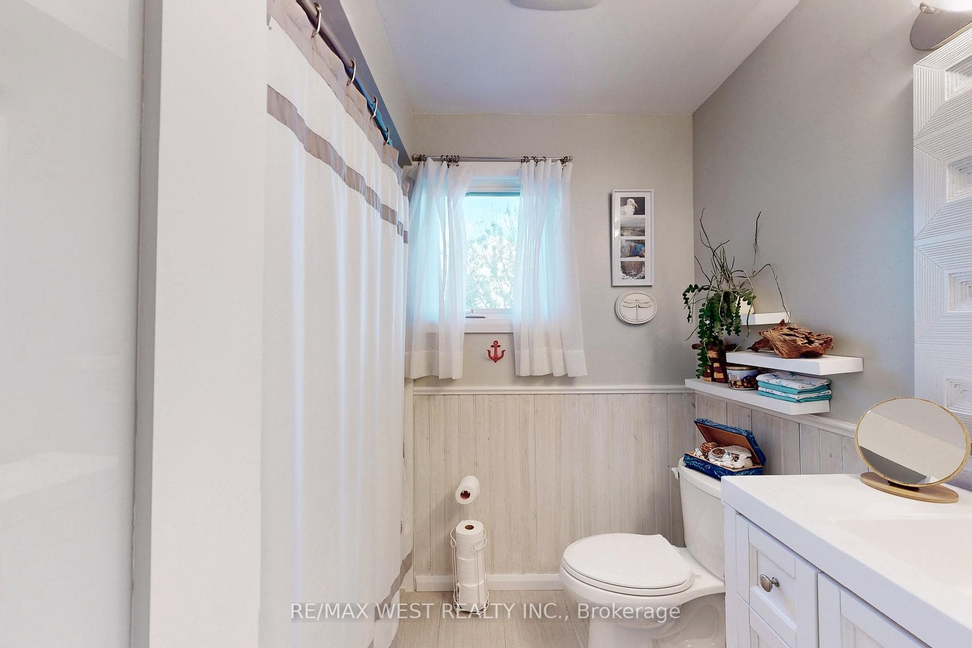 104 Hewitt Crescent photo 31