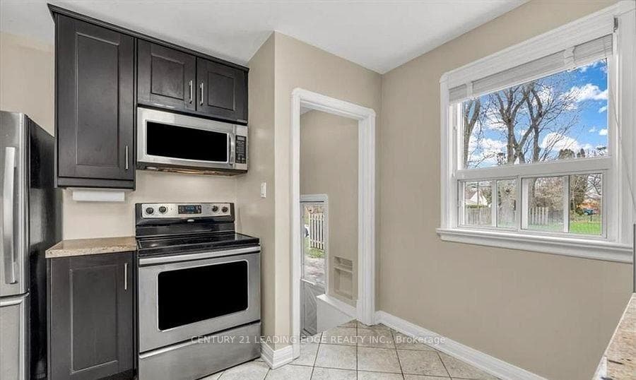 165 OAKRIDGE Drive photo 9