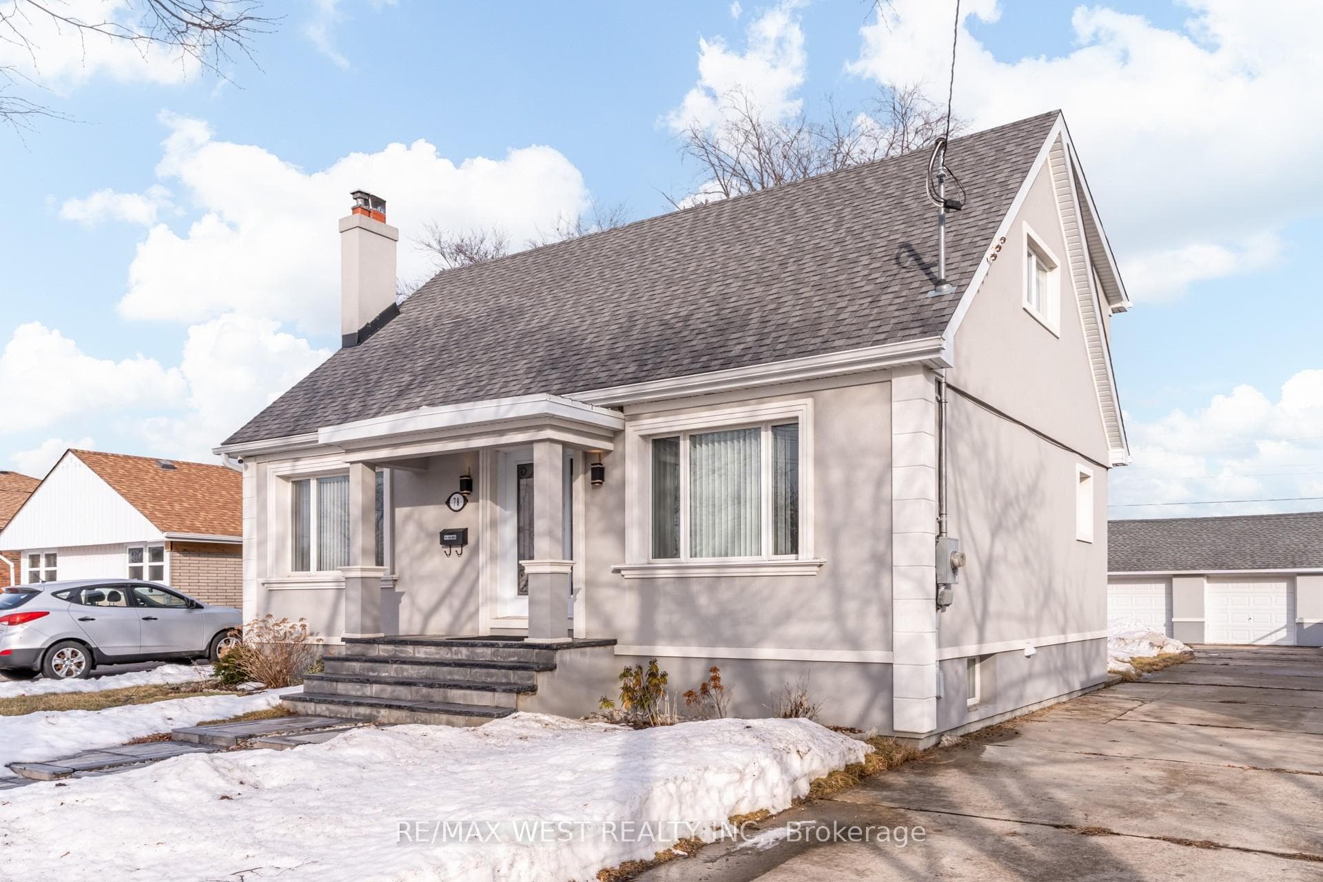 78 Golden Boulevard photo 1