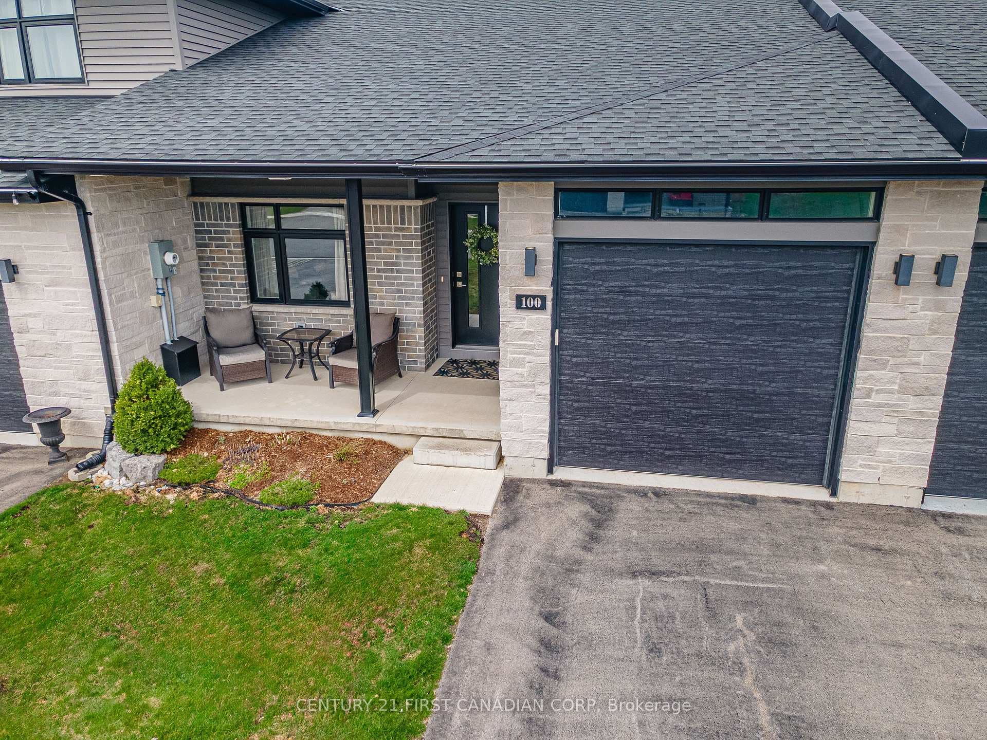 100 Rowe Avenue photo 2