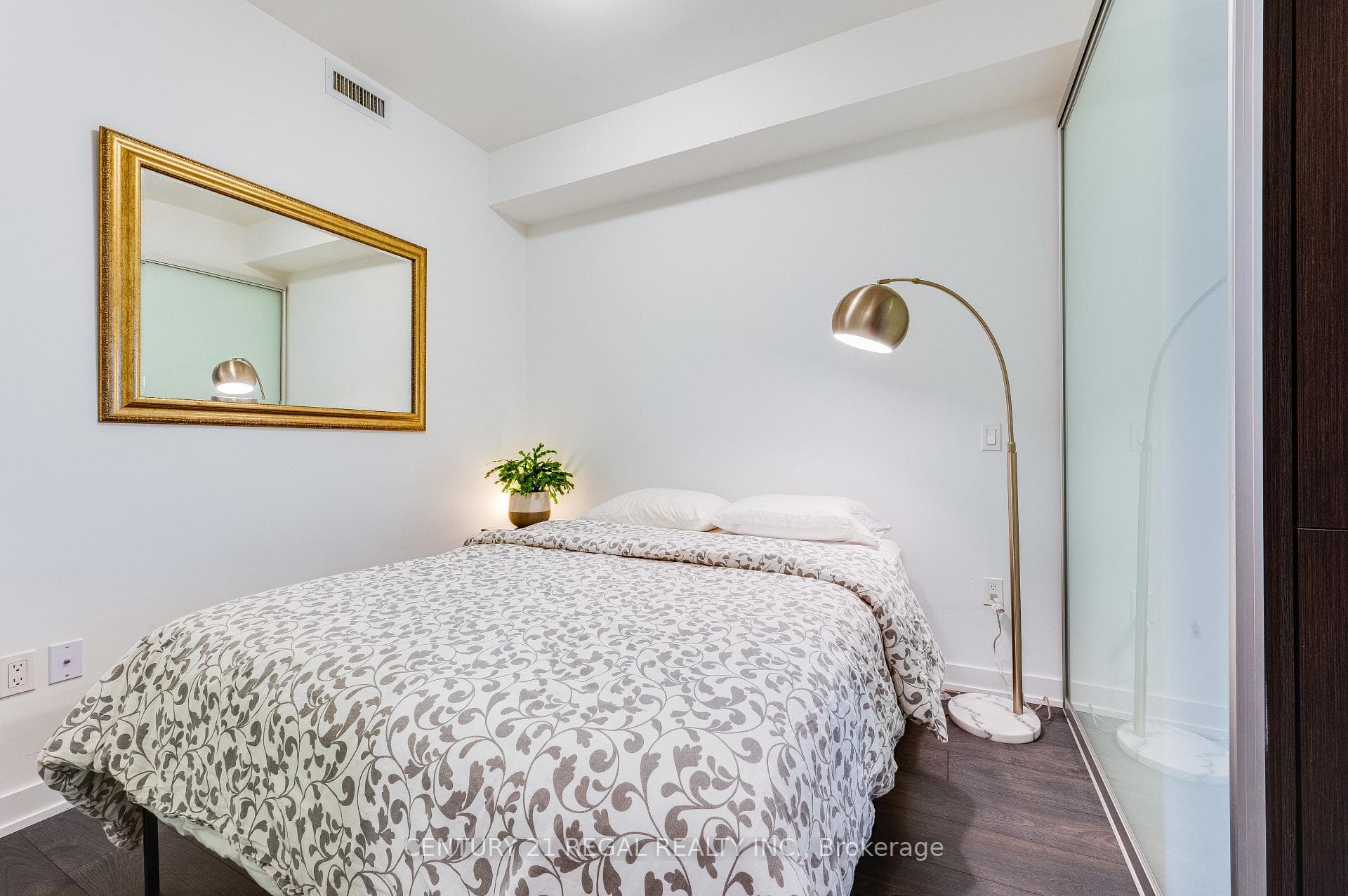38 Iannuzzi Street Unit 2105 photo 10