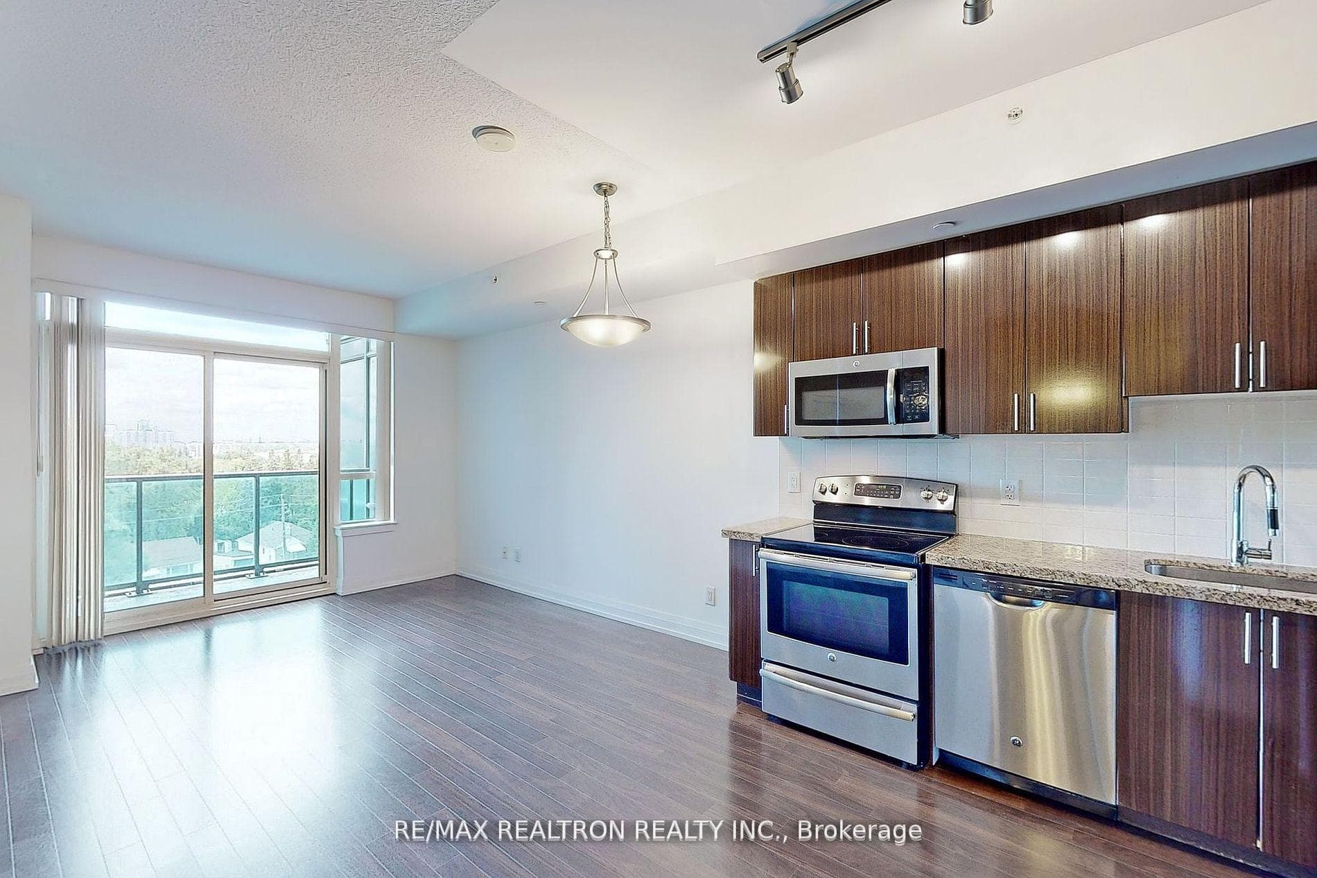 7167 Yonge Street Unit 621 photo 10