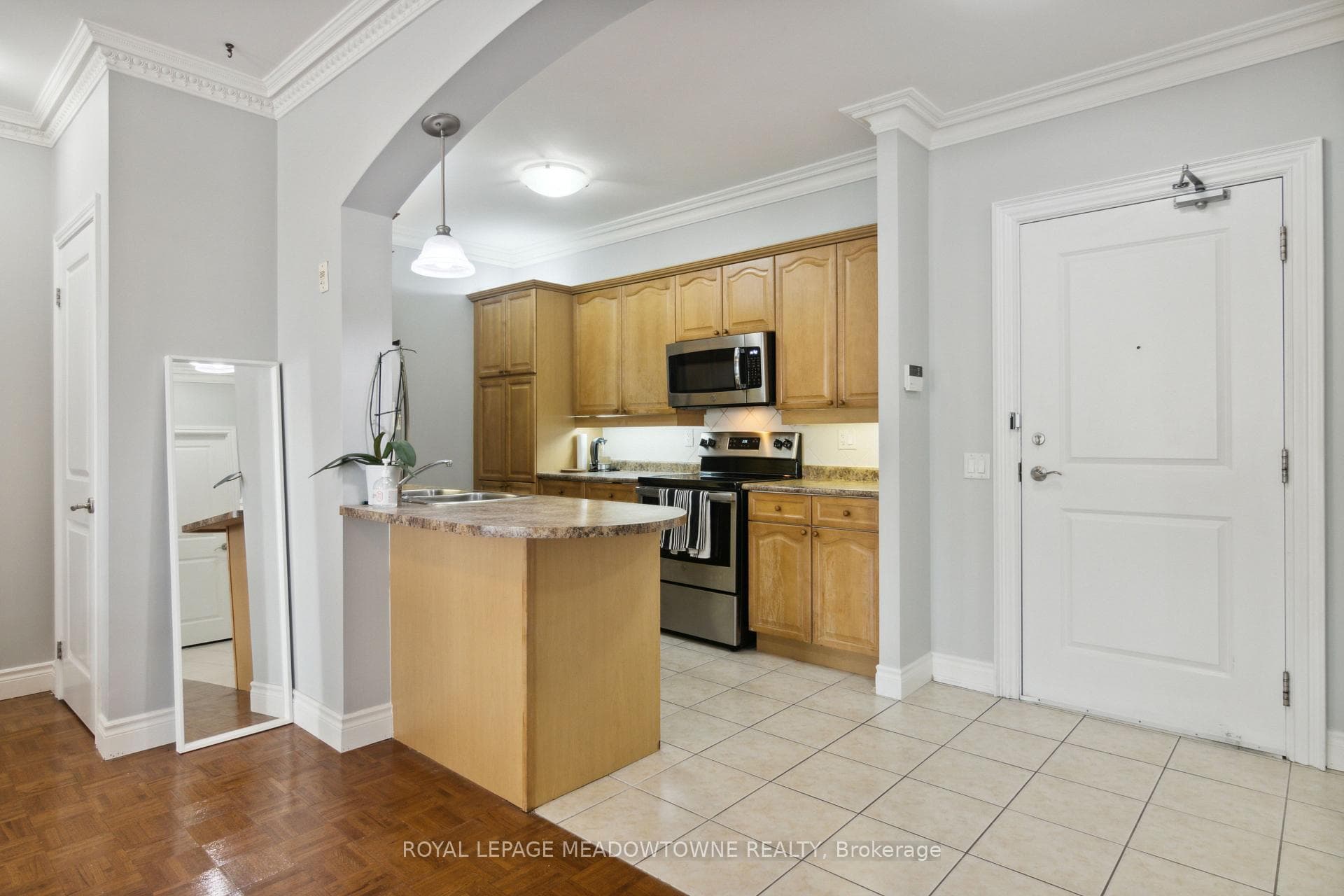 9519 Keele Street Unit 223 photo 9
