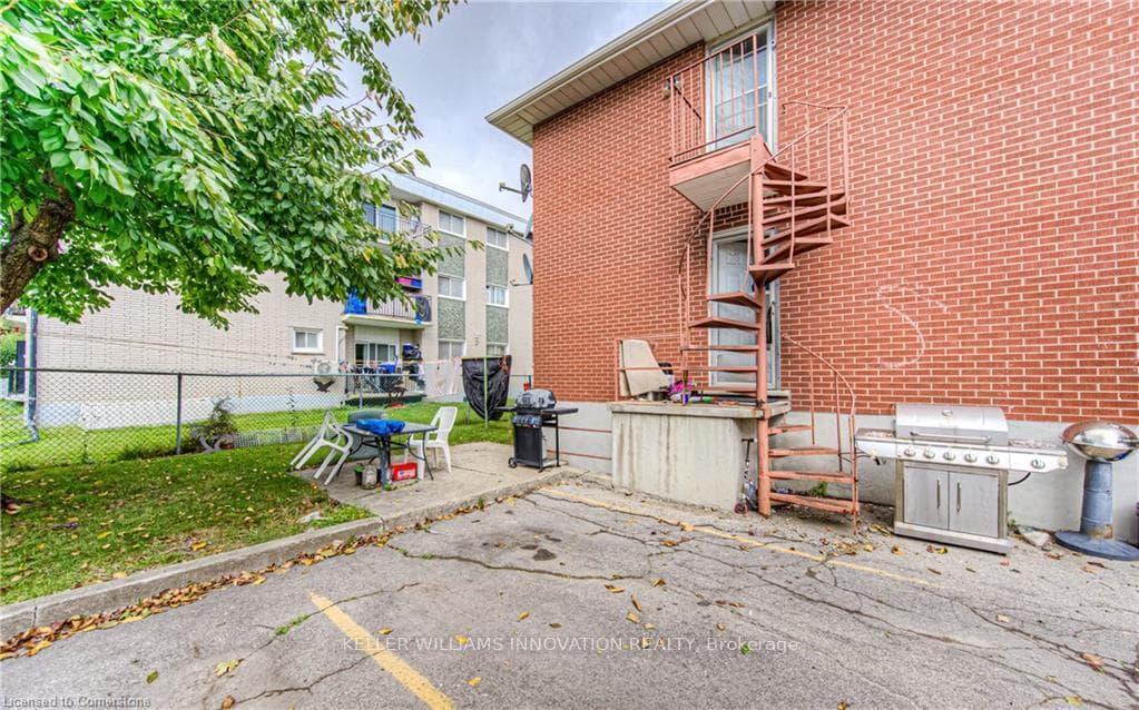 6 Woodfern Court photo 3