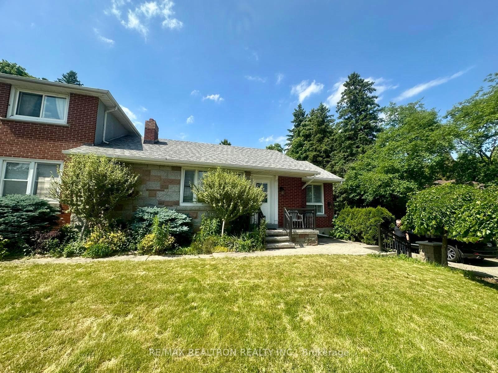2430 King Road photo 3