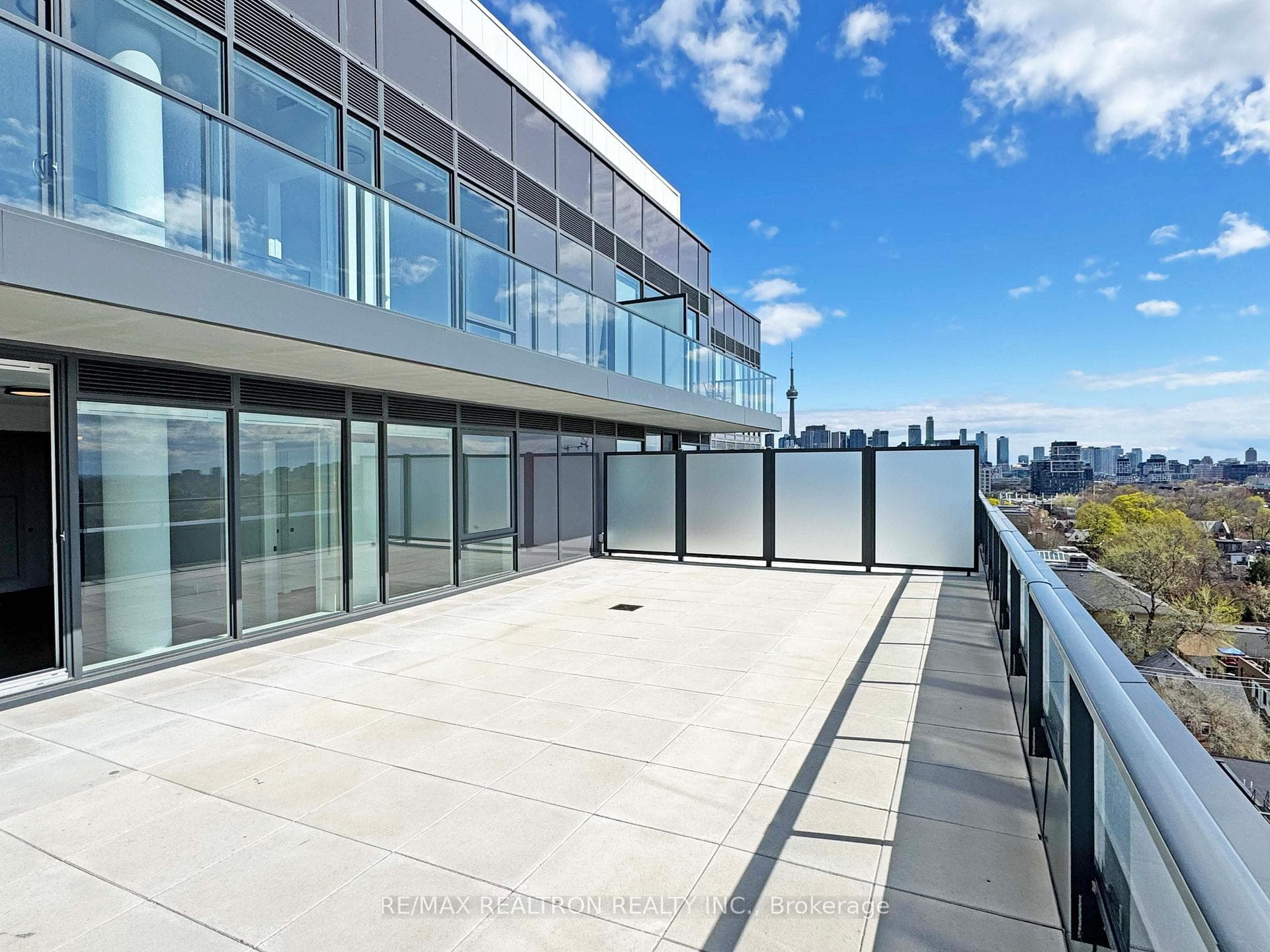 664 Spadina Avenue Unit 1001 photo 1
