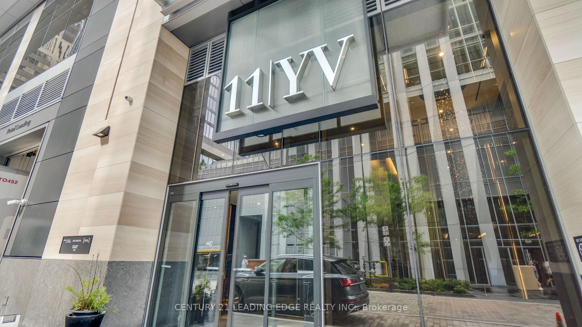 11 Yorkville Avenue Unit 3810 photo 6