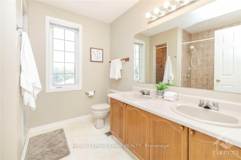 1725 CARA Crescent photo 22