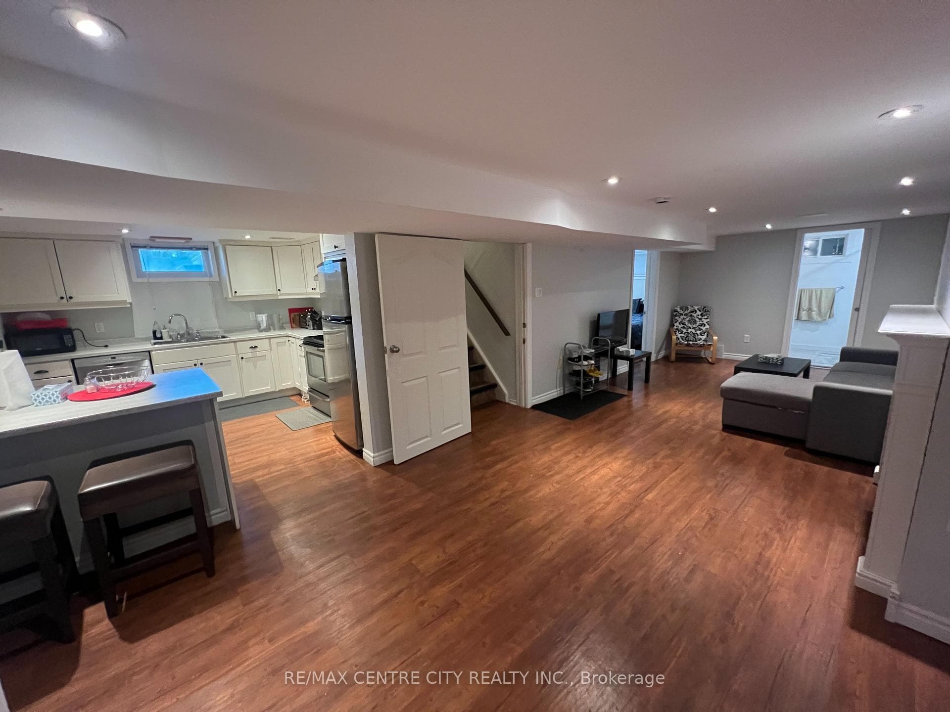 74 Brentwood Crescent photo 30