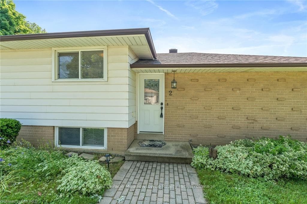 2 RAYLAWN Crescent photo 6
