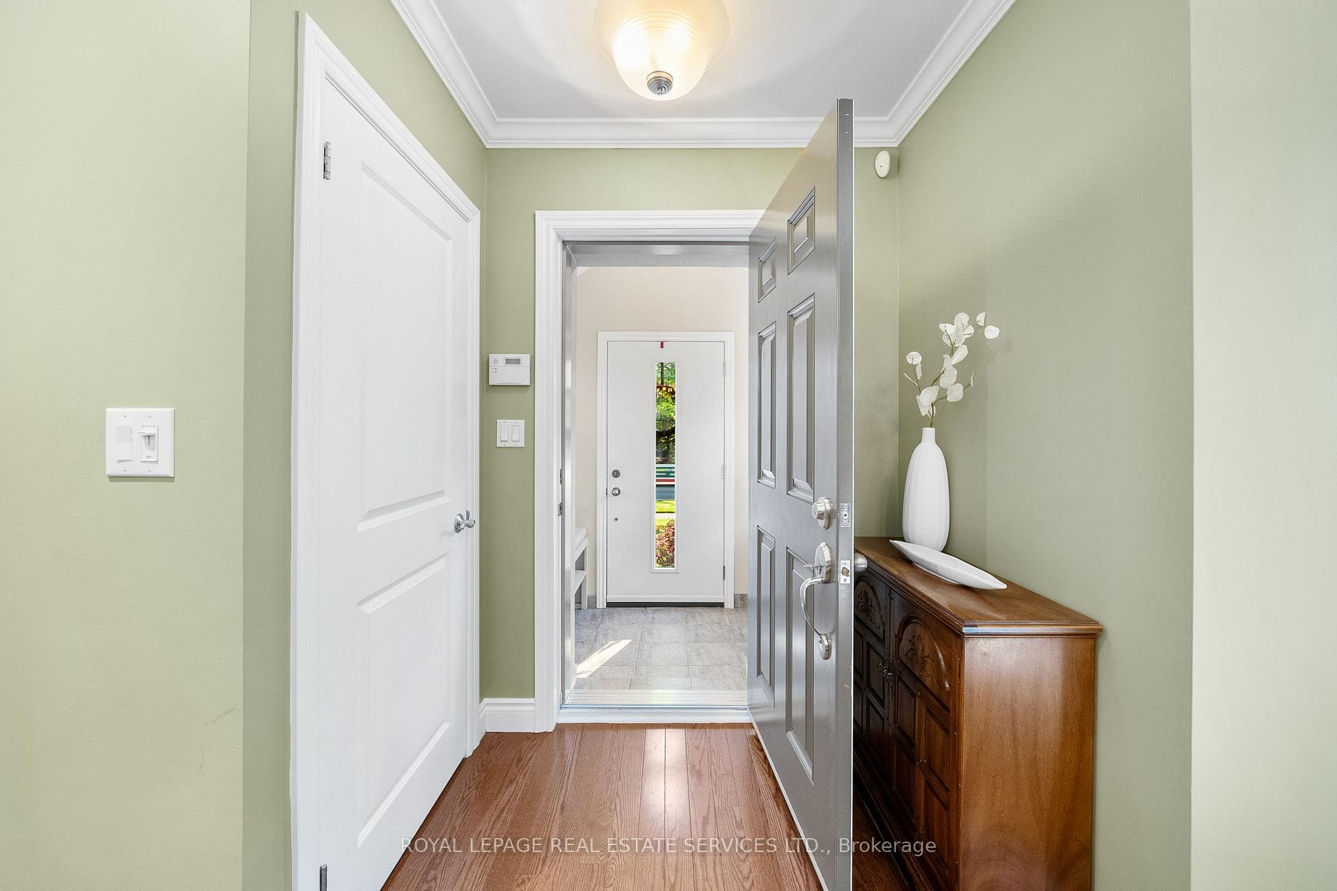 1071 Royal York Road photo 12