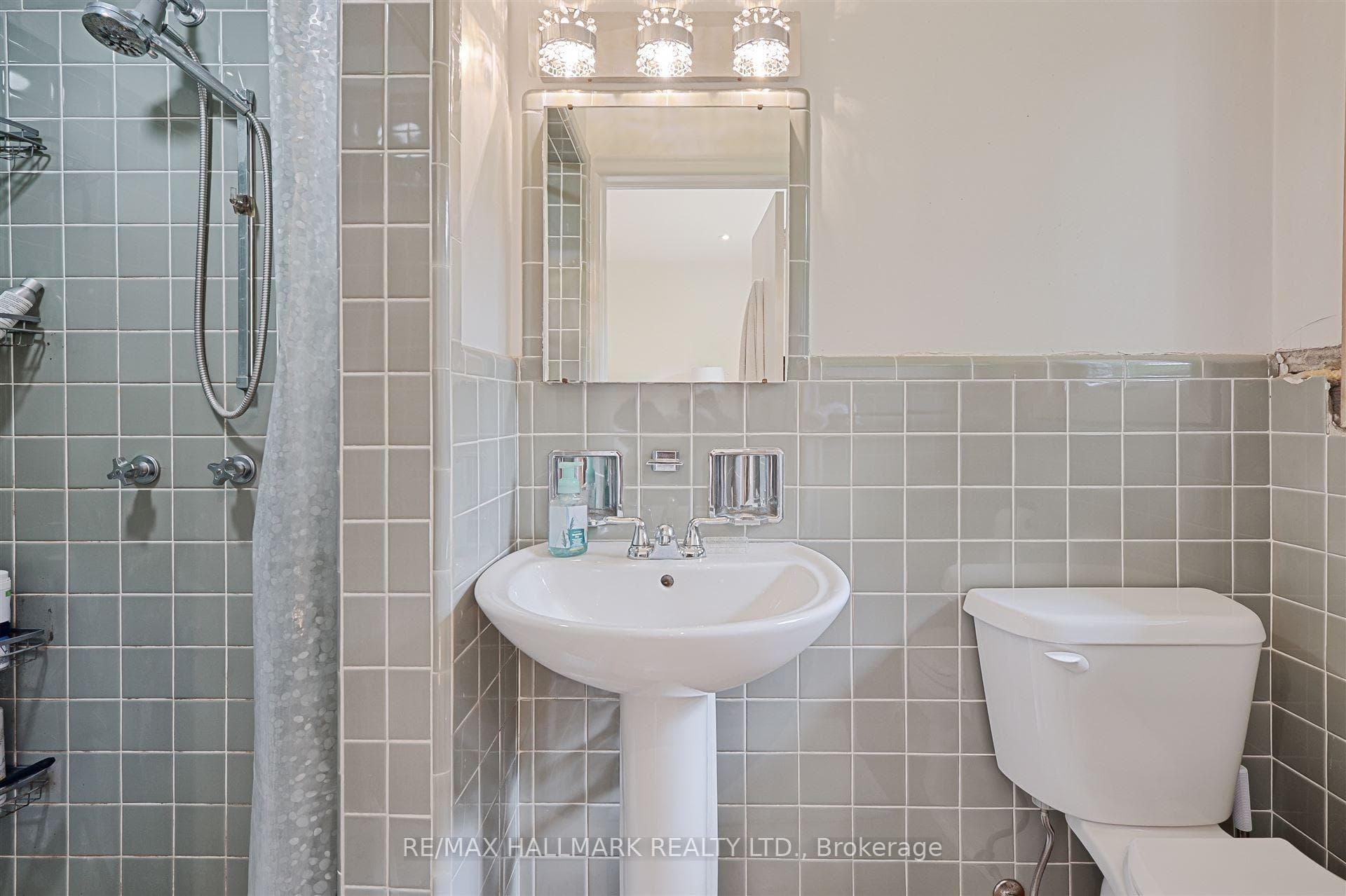 1616 Islington Avenue photo 28