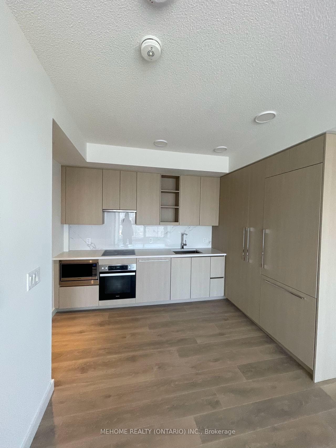 25 McMahon Drive Unit 1006 photo 3