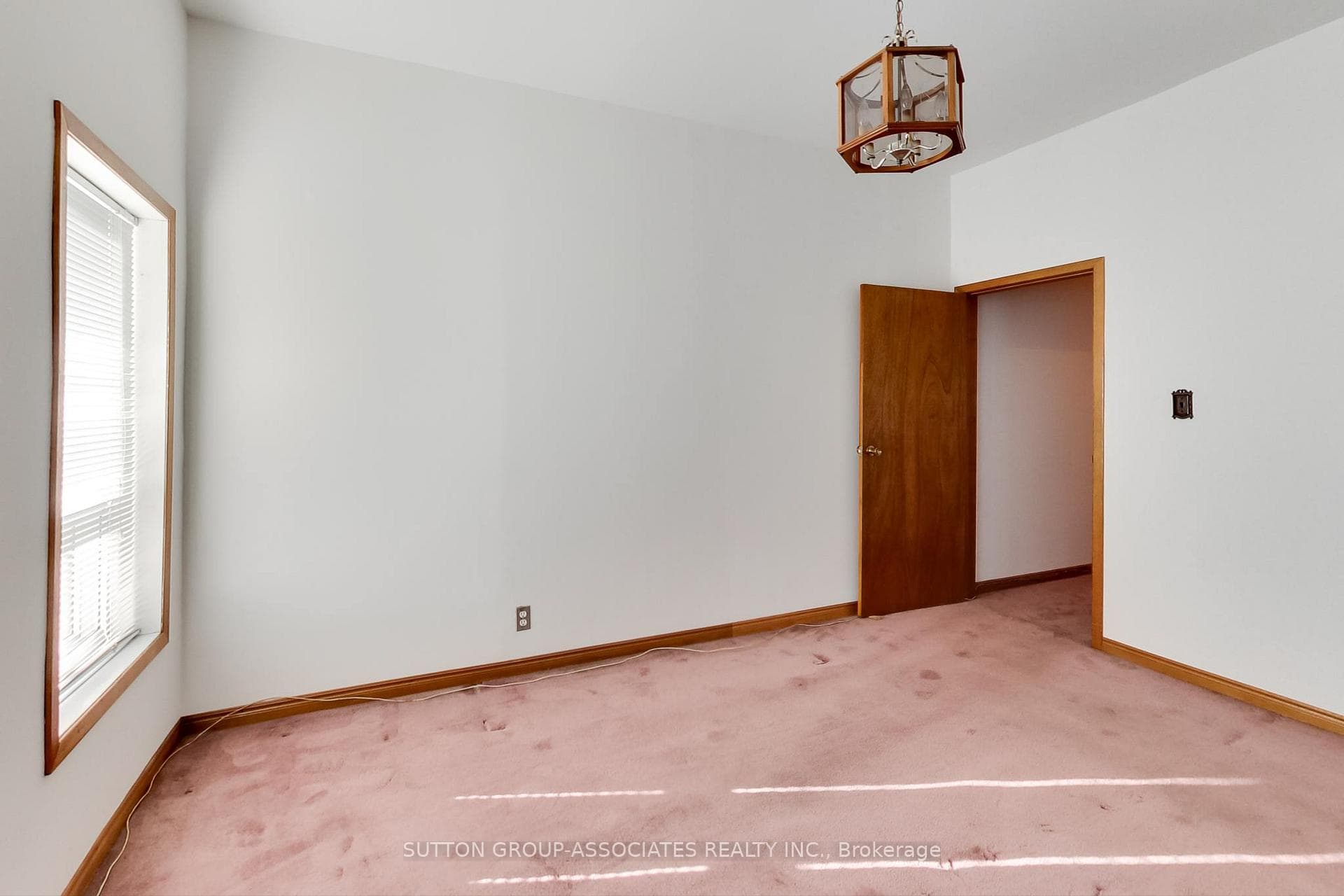 311 1/2 Euclid Avenue photo 19