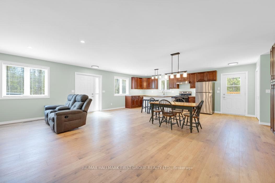 1042 Limerick Lake Road photo 10
