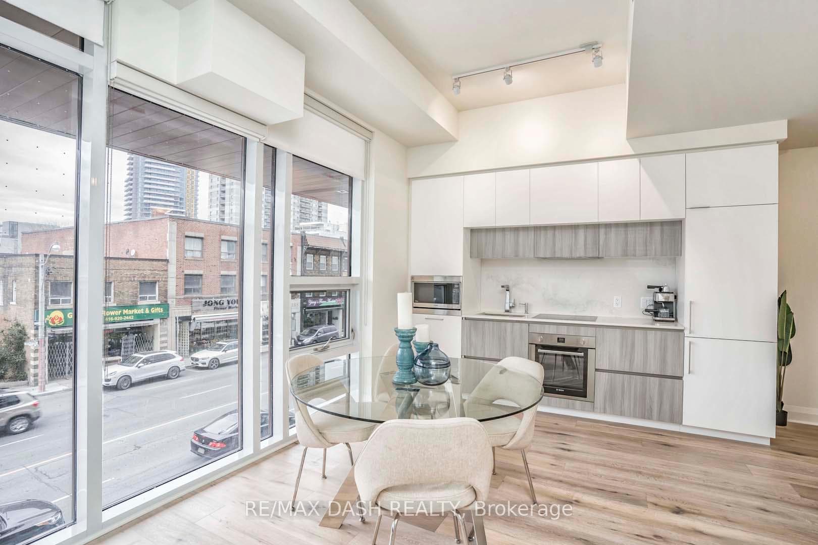 151 Avenue Road Unit 205 photo 17