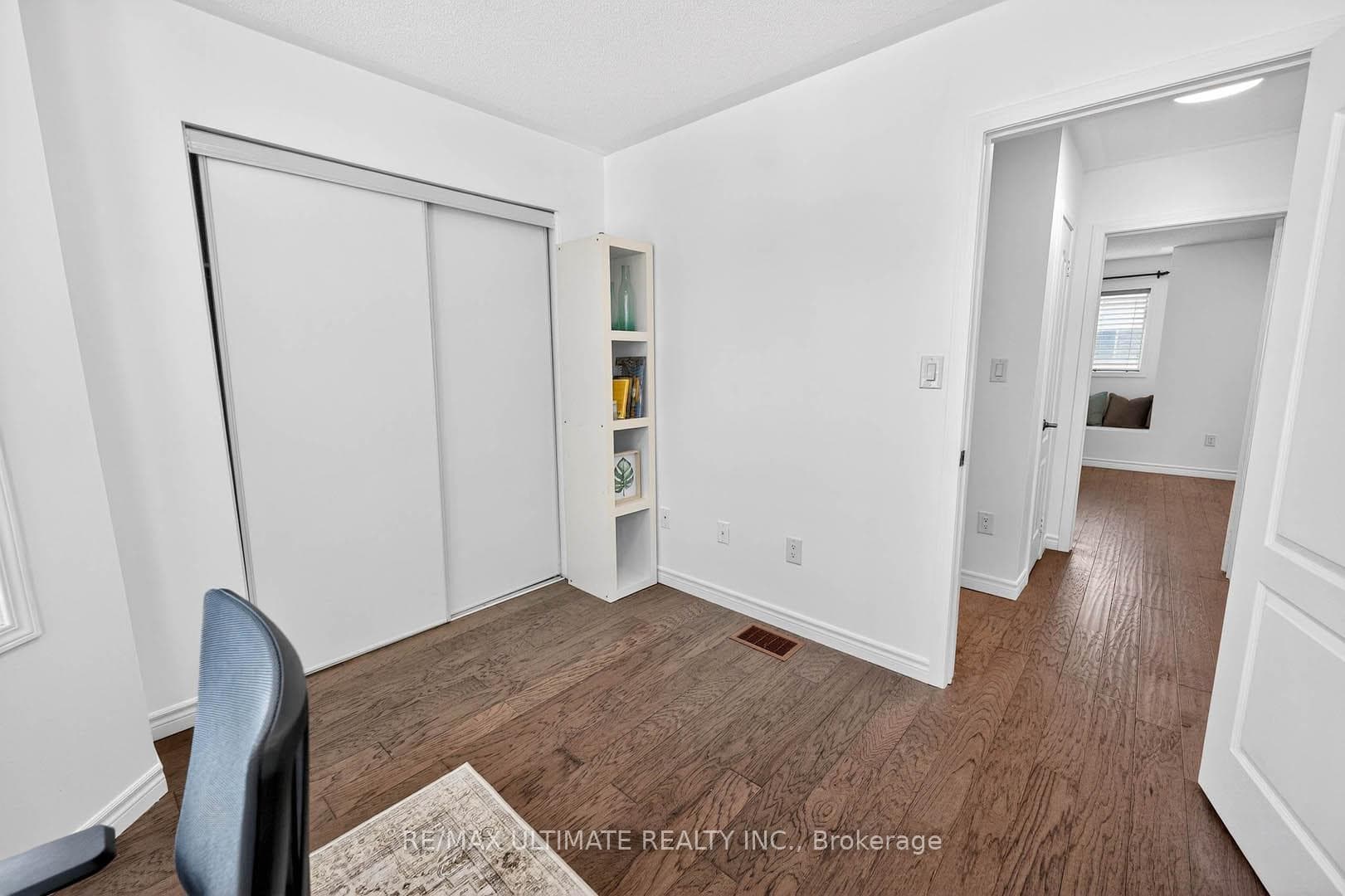 2441 Baintree Crescent photo 23