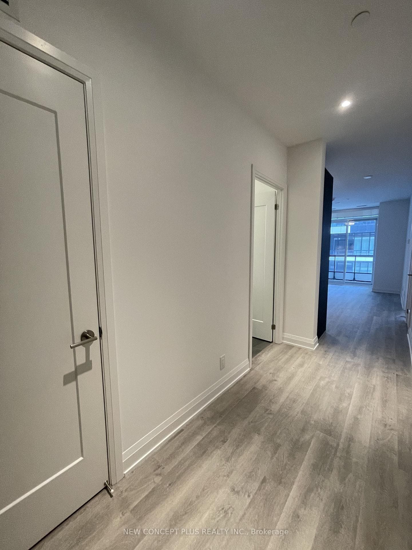 65 Broadway Avenue Unit 403 photo 2